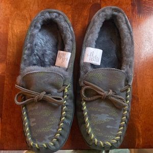 LL Bean wicked good slipper Kids 5 camo